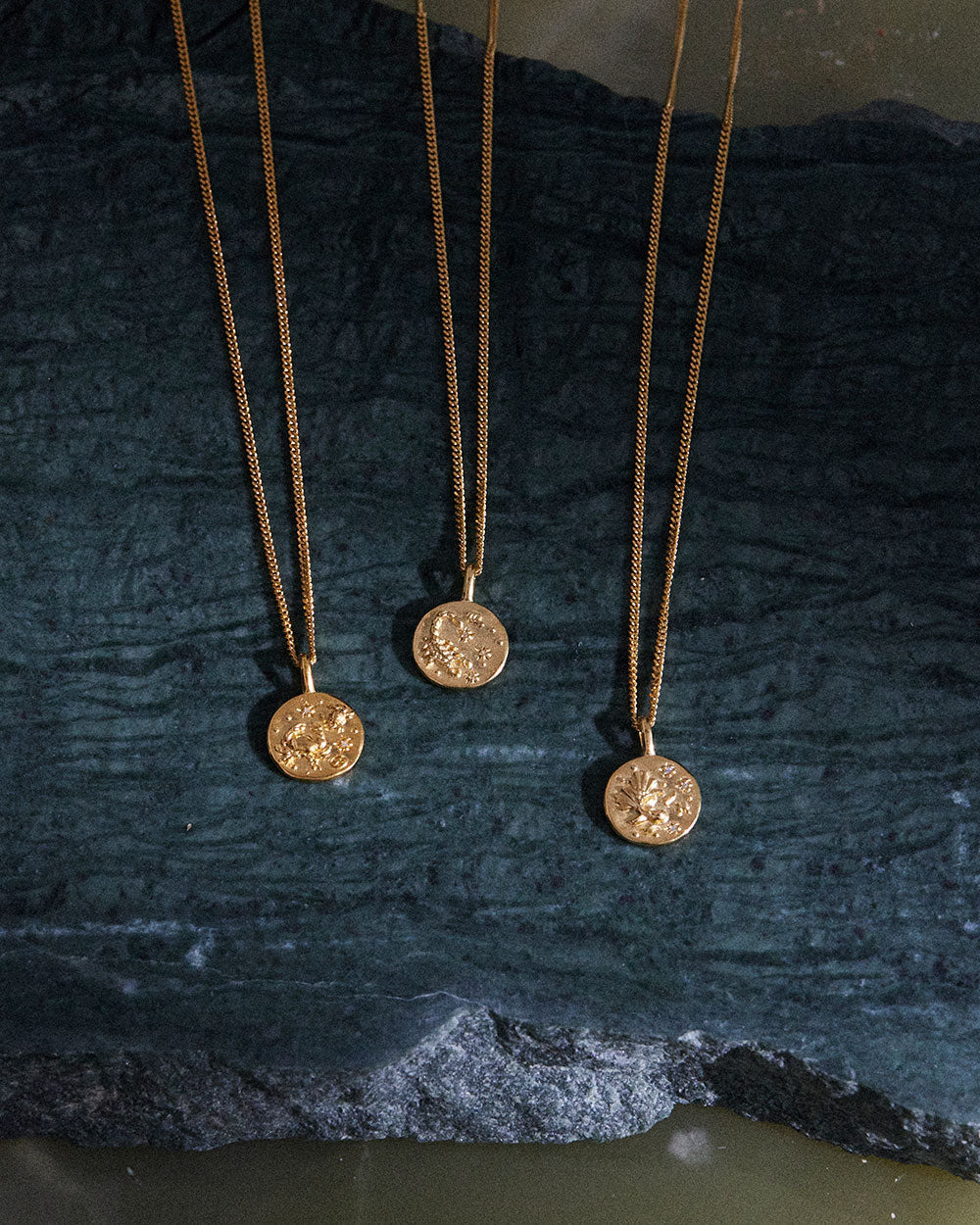 PISCES PETITE ZODIAC (18K GOLD VERMEIL)
