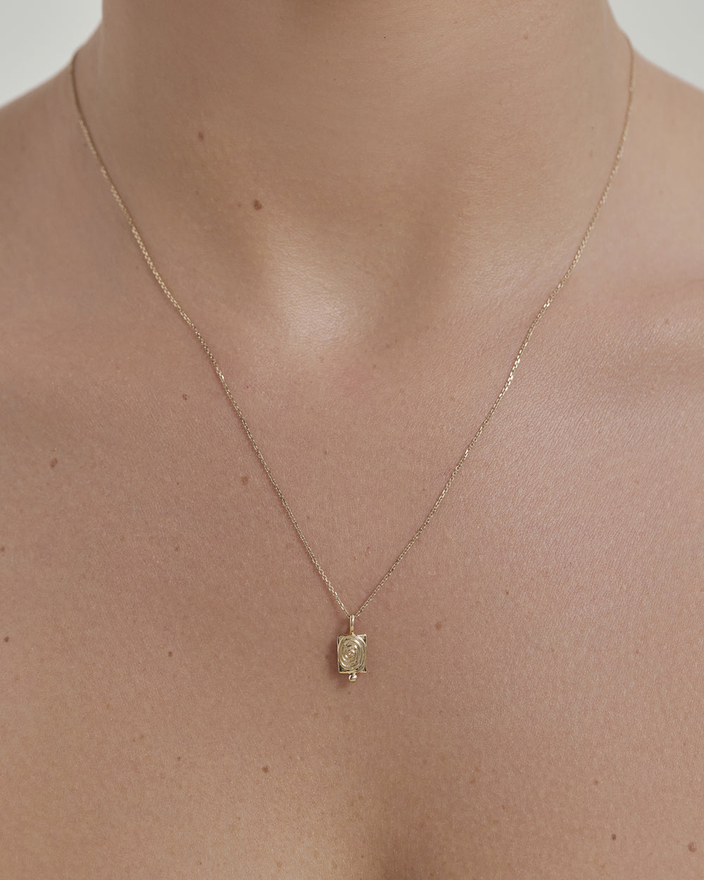 VIBRATION CHARM (9K GOLD)