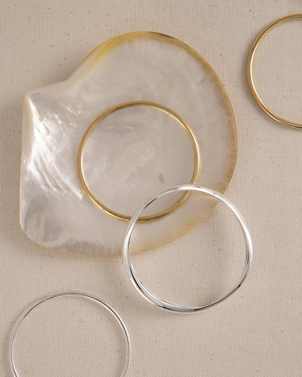 WITHIN MOTION BANGLE (18K GOLD PLATED)