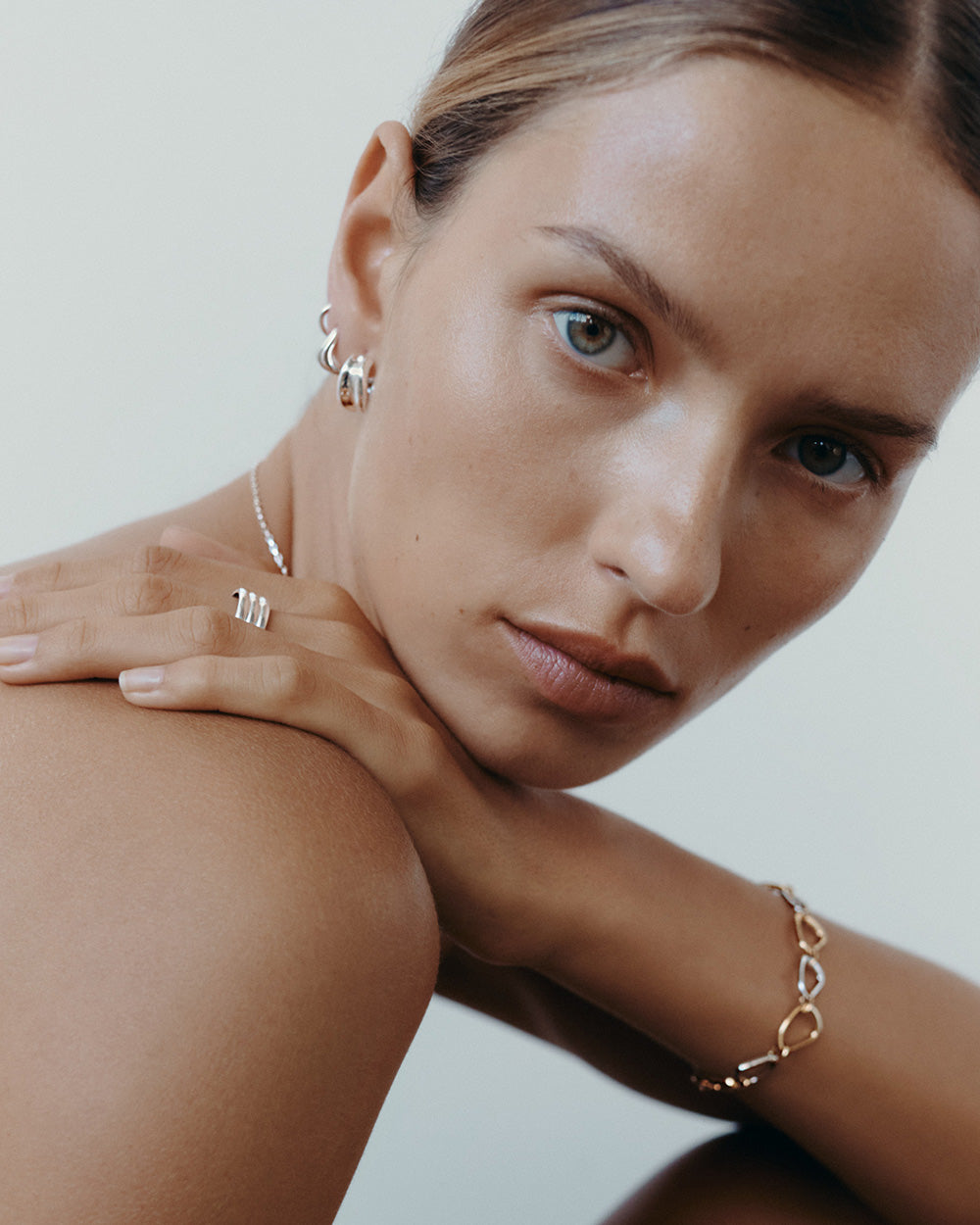 STILLNESS HUGGIES (STERLING SILVER)