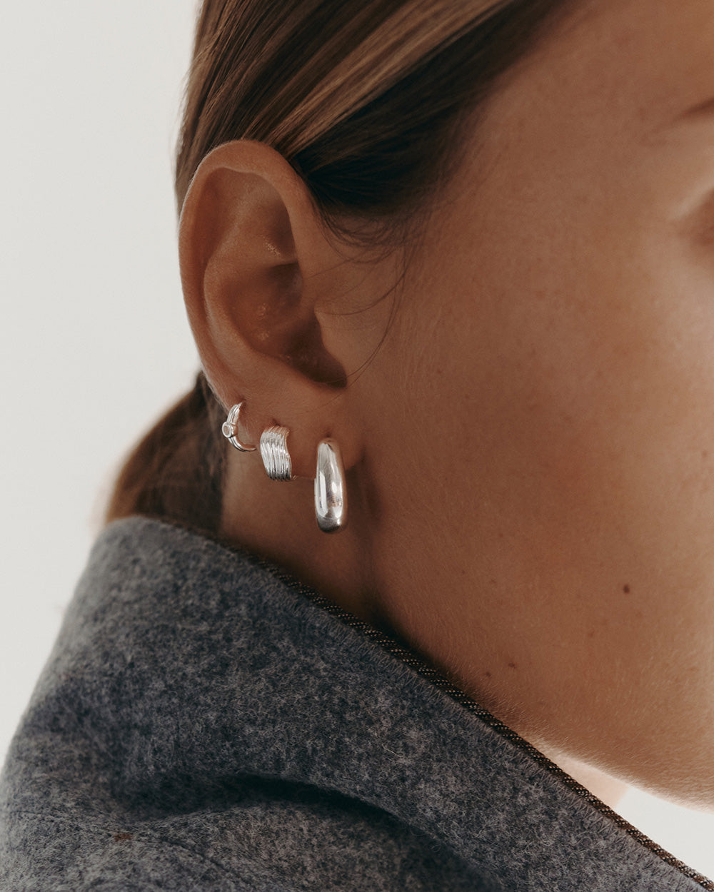 STILLNESS TOPAZ HOOPS (STERLING SILVER)