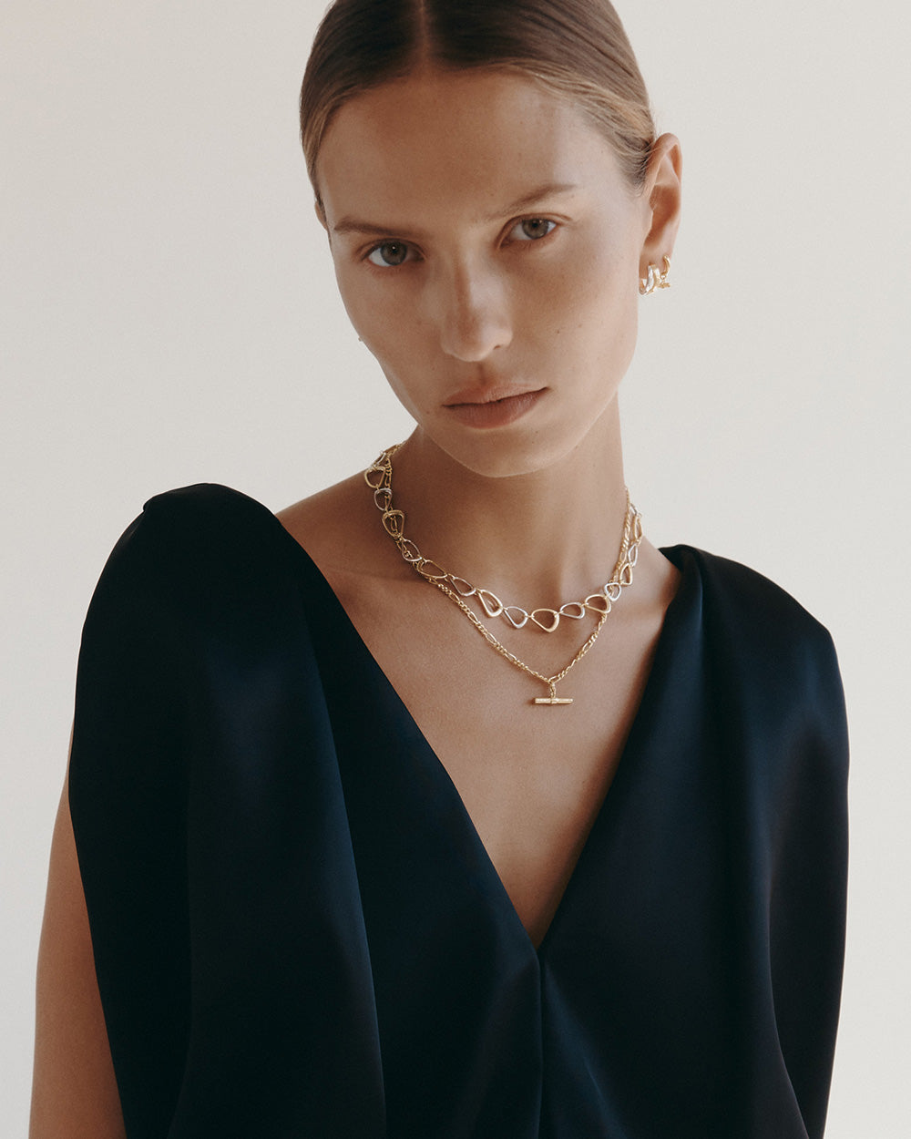 RHYTHM T-BAR HOOPS (18K GOLD PLATED)