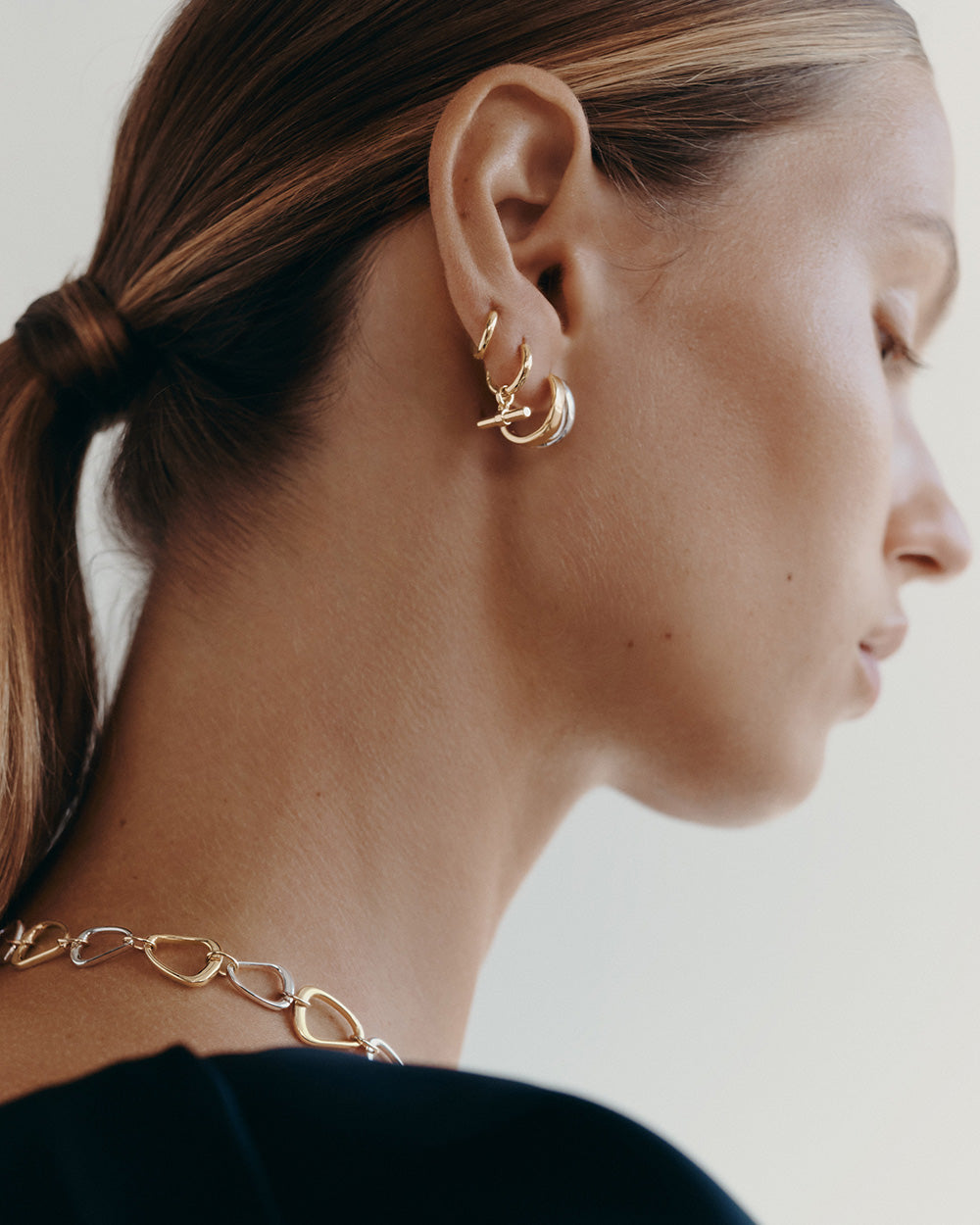 RHYTHM T-BAR HOOPS (18K GOLD PLATED)