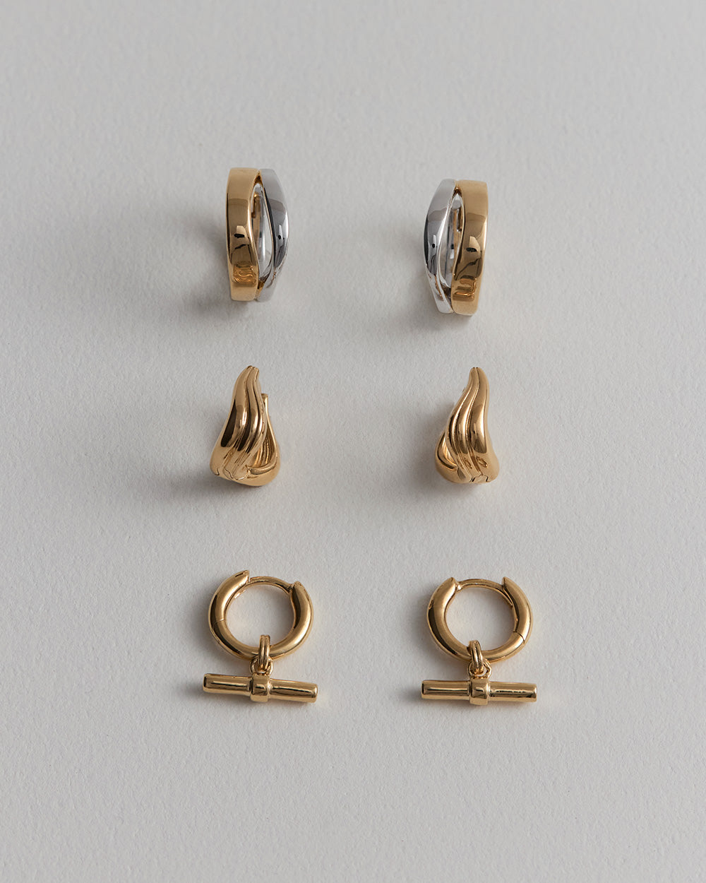 RHYTHM T-BAR HOOPS (18K GOLD PLATED)