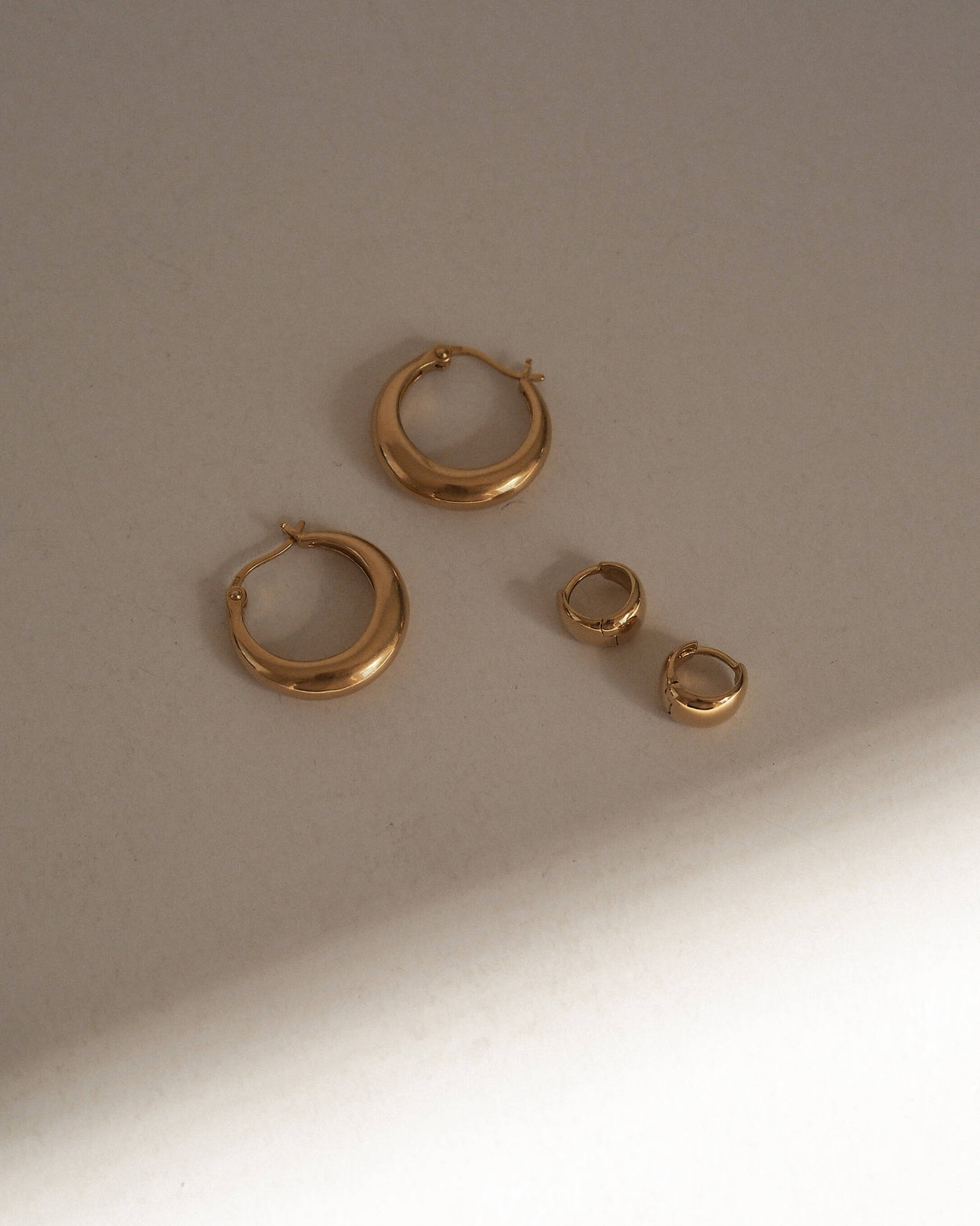 GLOW HUGGIES (18K GOLD PLATED) - IMAGE 3