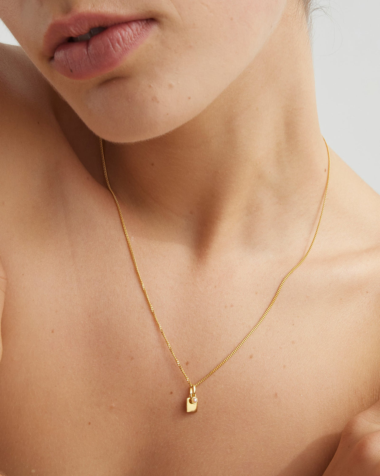 ENGRAVABLE BIRTHSTONE NECKLACE (18K GOLD VERMEIL) IMAGE 3