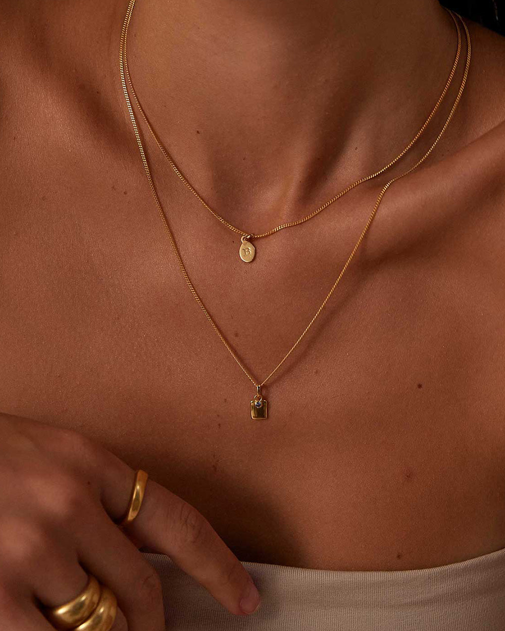 INITIAL NECKLACE A-Z (18K GOLD VERMEIL) IMAGE 5