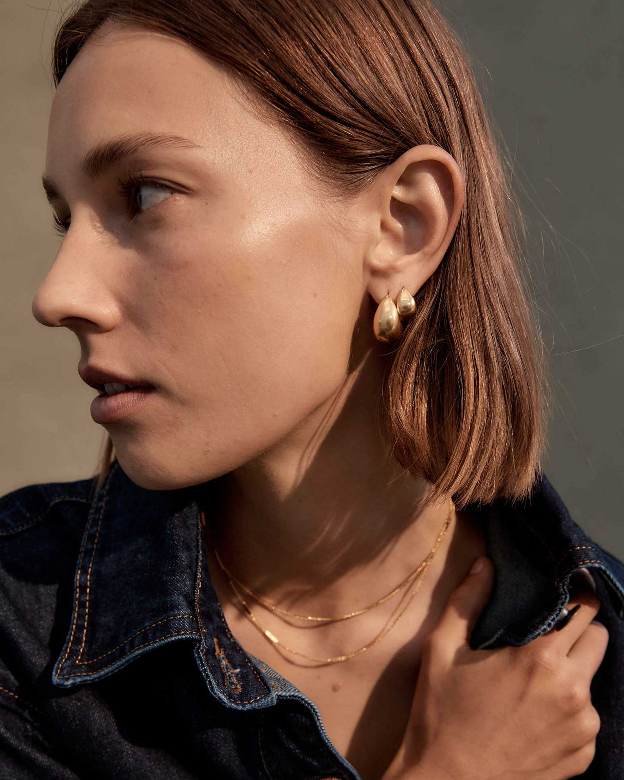 TRESOR HOOPS SMALL (18K GOLD PLATED) IMAGE 2