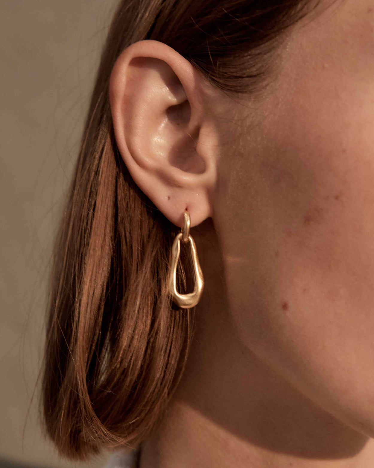 SHIFT EARRINGS (18K GOLD PLATED) IMAGE 2