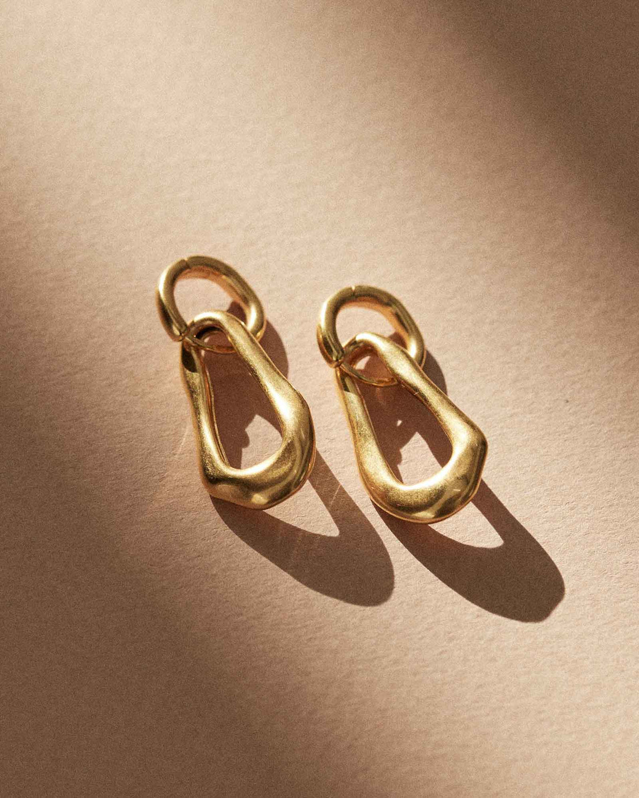 SHIFT EARRINGS (18K GOLD PLATED) IMAGE 4