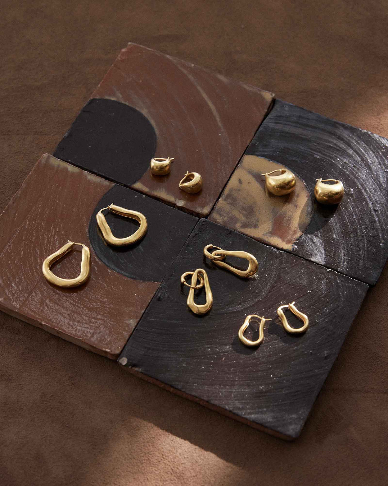 TRESOR HOOPS SMALL (18K GOLD PLATED) IMAGE 4