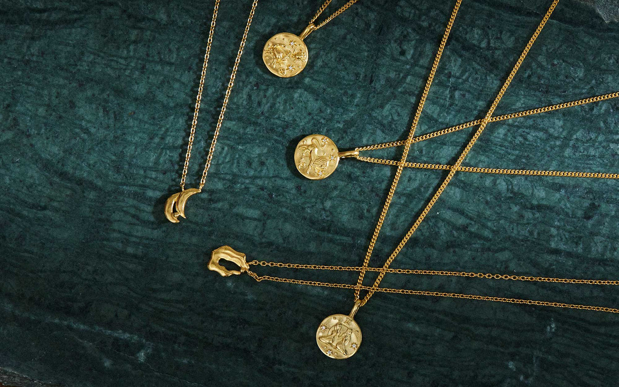 LEO PETITE ZODIAC NECKLACE (18K GOLD VERMEIL)