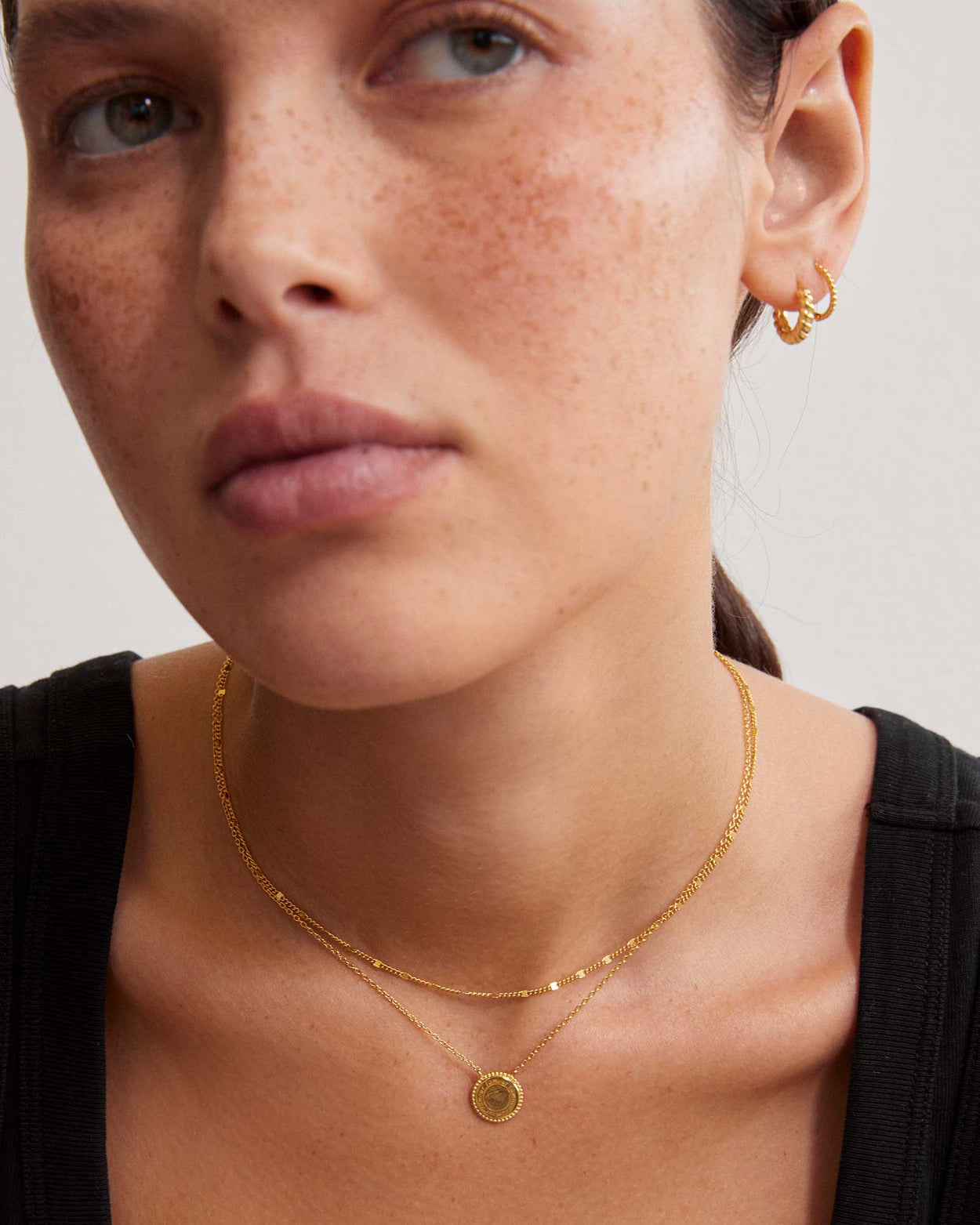 L'AMOUR HOOPS (18K GOLD PLATED) IMAGE 3