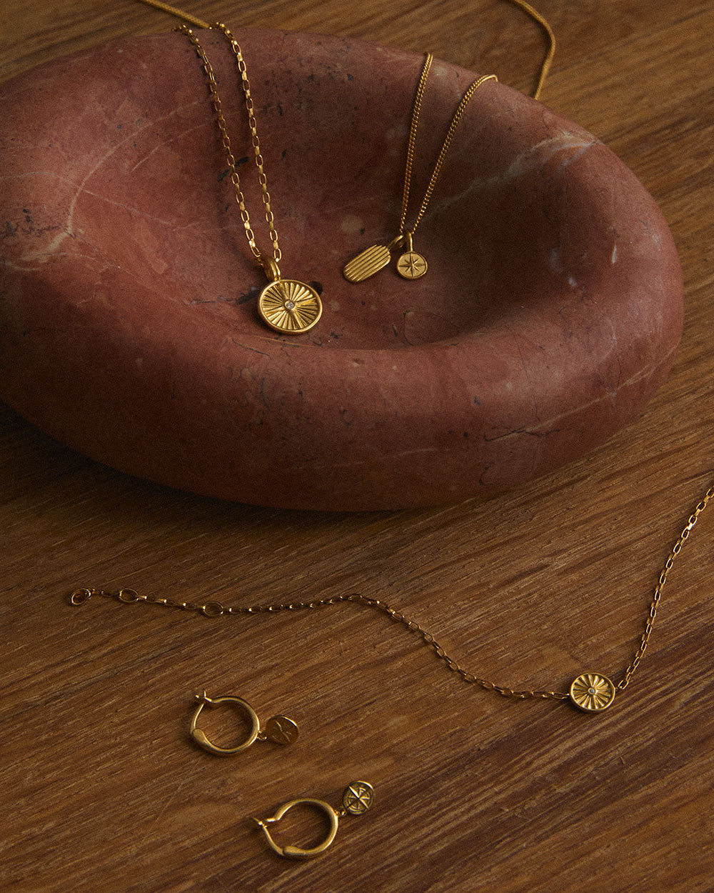 WANDER COIN NECKLACE (18K GOLD VERMEIL) IMAGE 4
