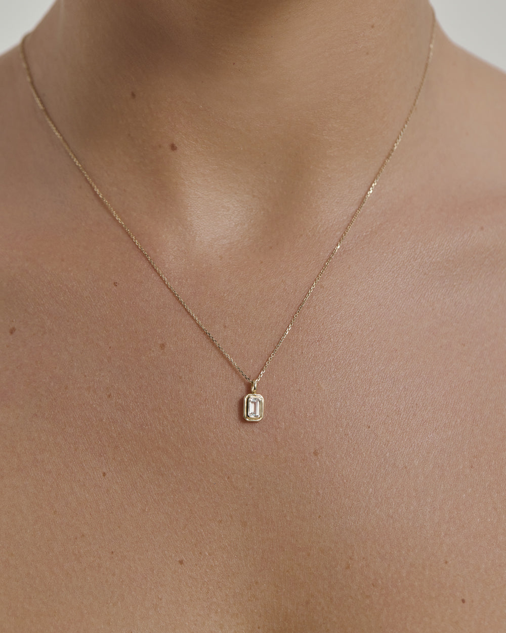 UNBOUND WHITE TOPAZ CHARM (9K GOLD) IMAGE 6