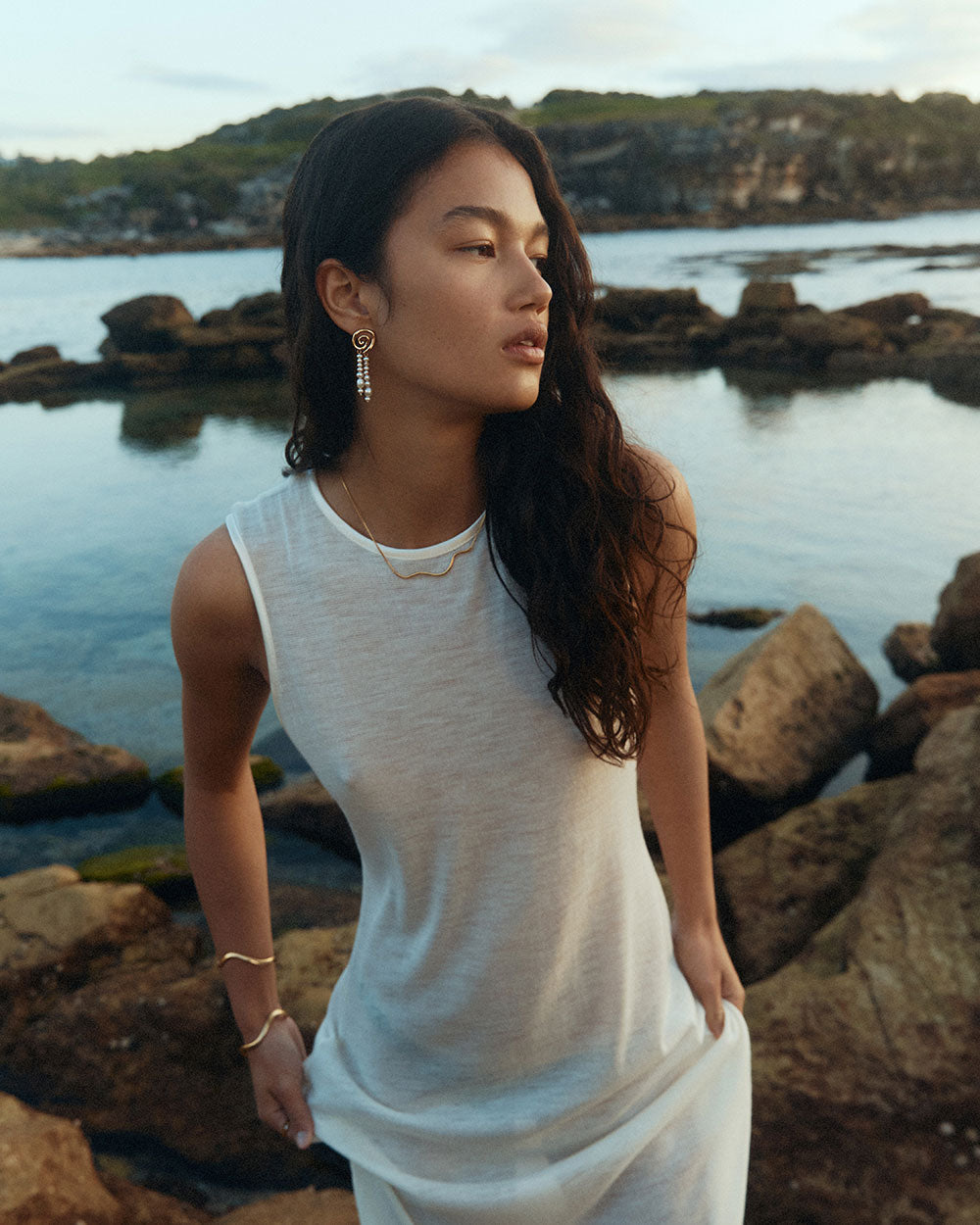 FLOAT NECKLACE (18K GOLD PLATED) IMAGE 2