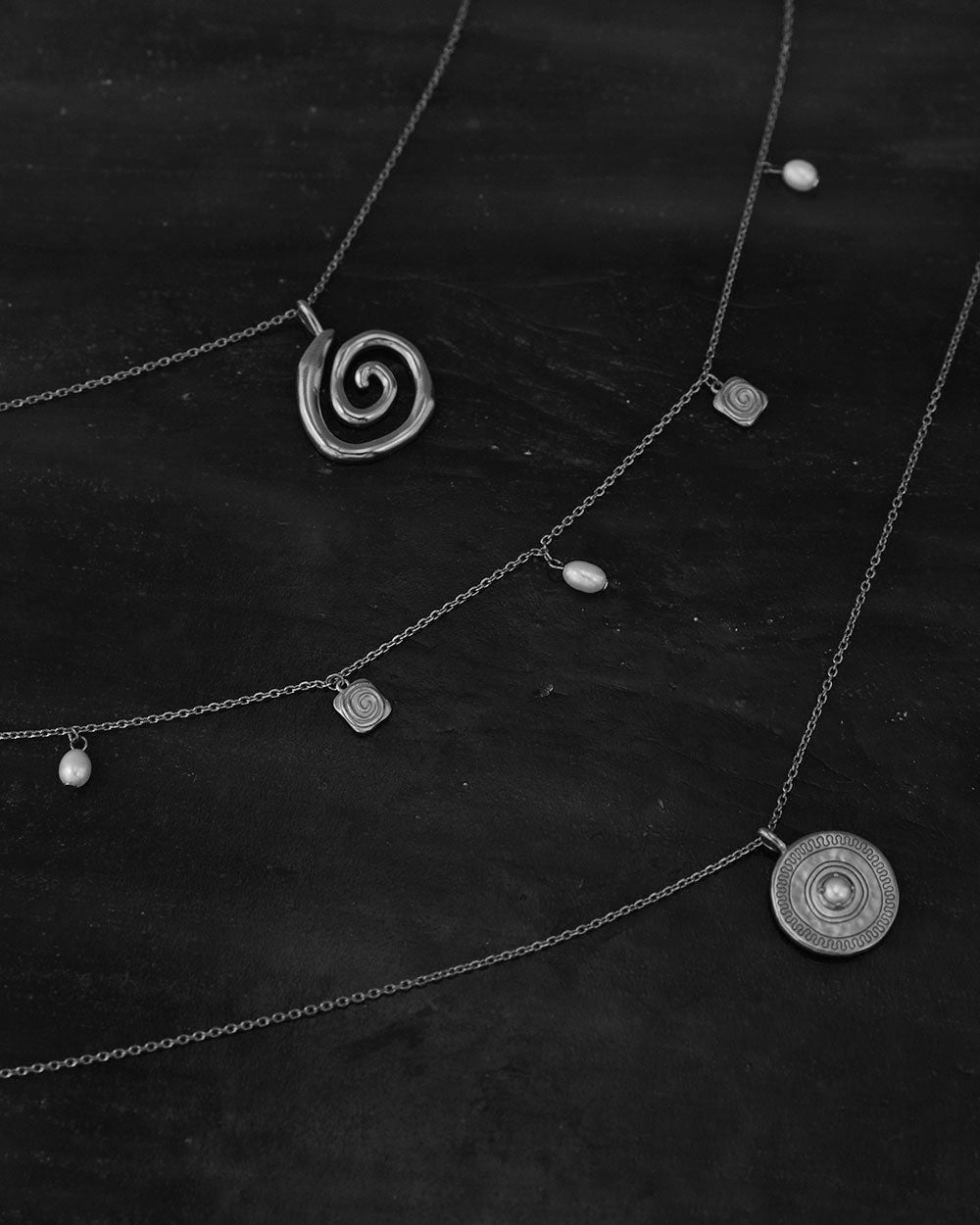 VELVET SWIRL NECKLACE (STERLING SILVER)