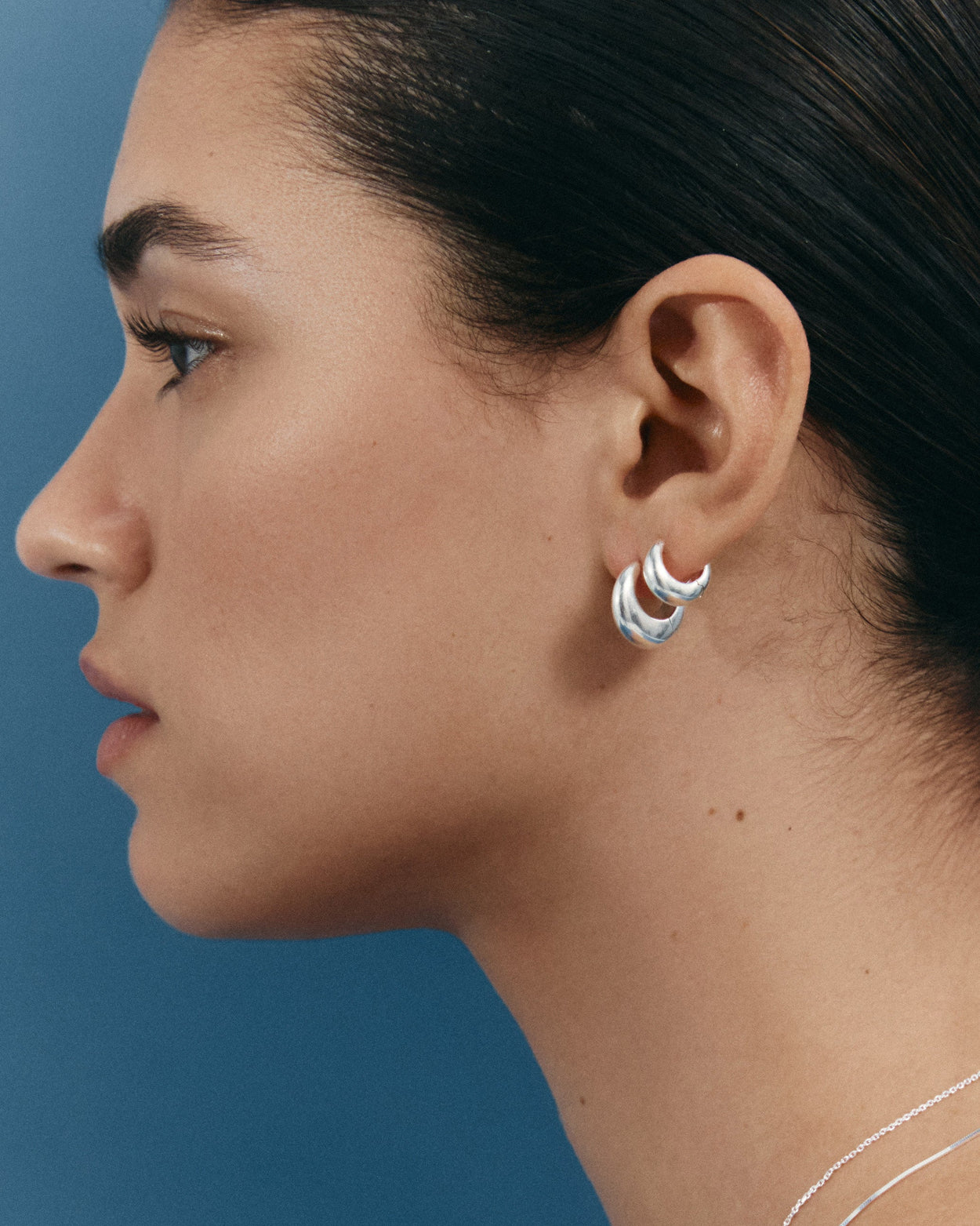 INDIGO HOOPS MEDIUM (STERLING SILVER) IMAGE 2
