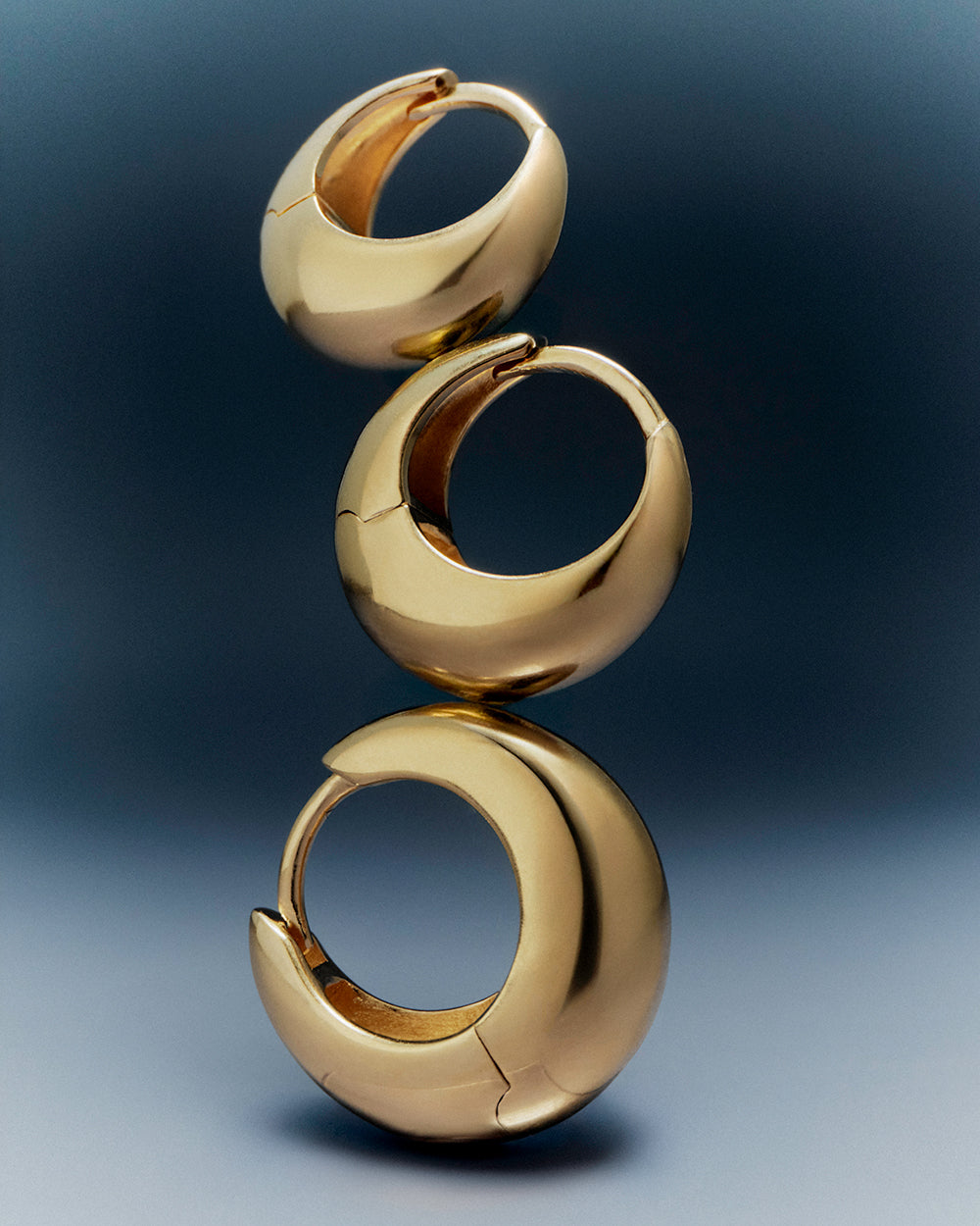 INDIGO HOOPS MEDIUM (18K GOLD PLATED) IMAGE 3