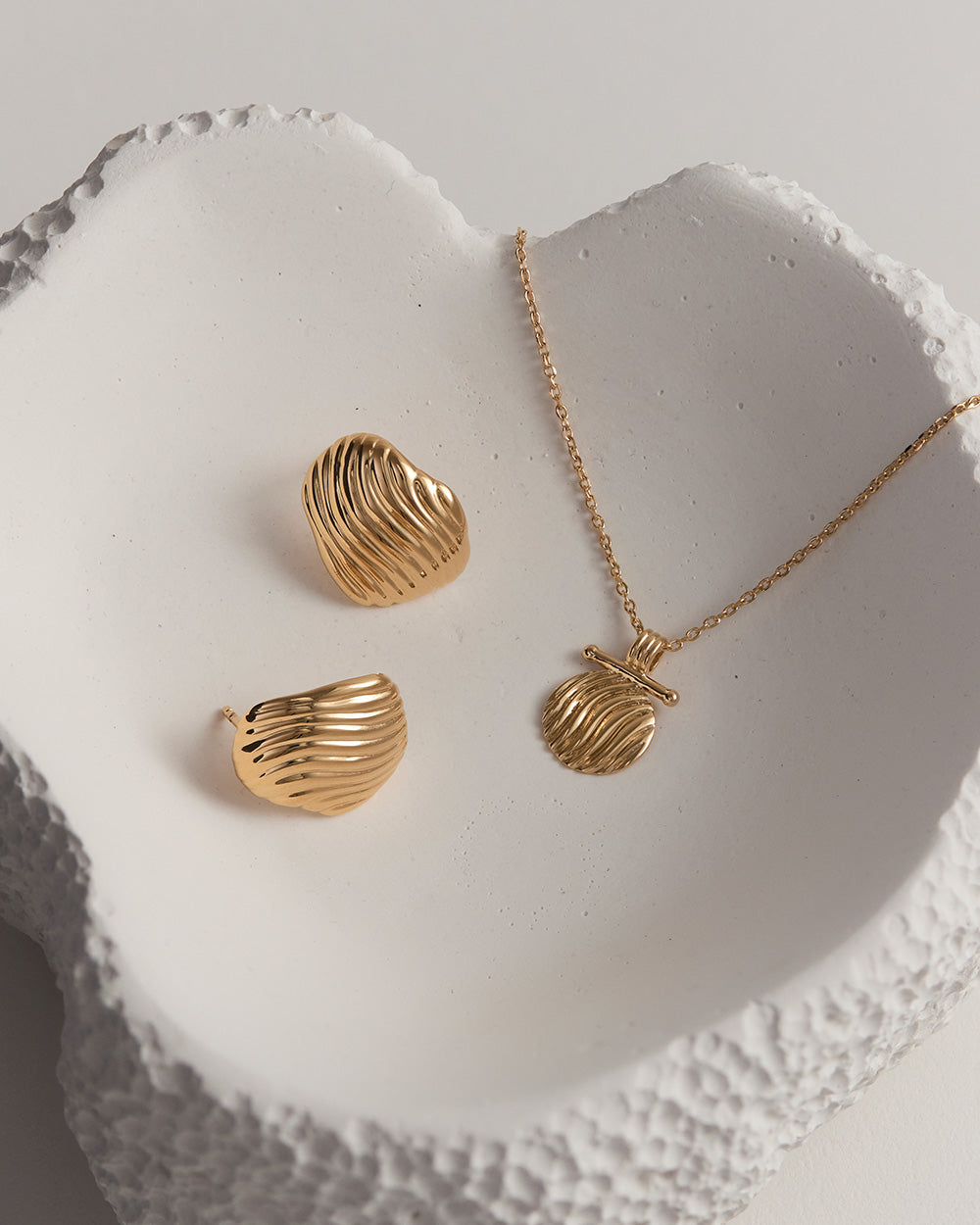 RISE COIN NECKLACE (18K GOLD VERMEIL) IMAGE 3