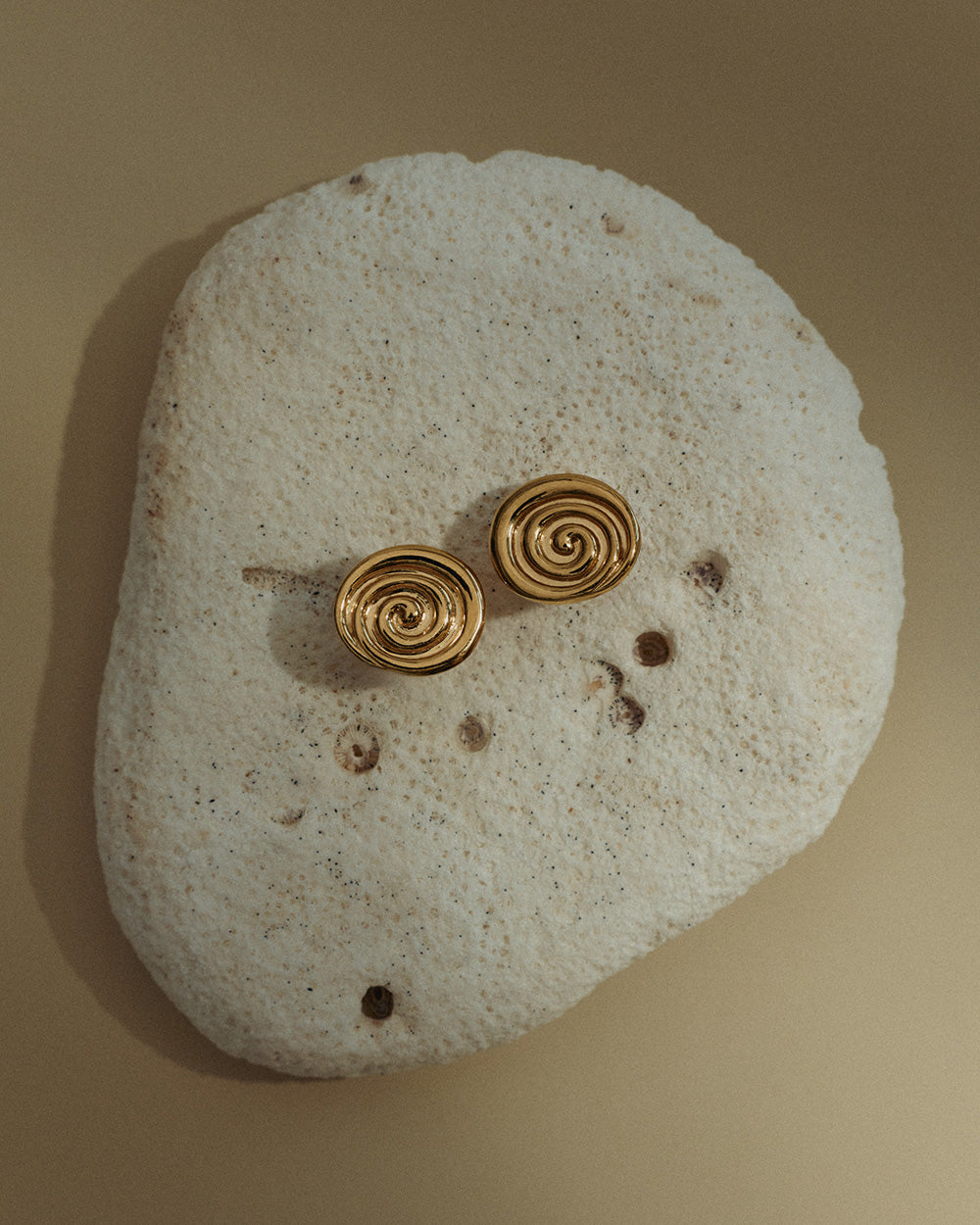 TEMPO OVERSIZED STUDS (18K GOLD PLATED) IMAGE 7