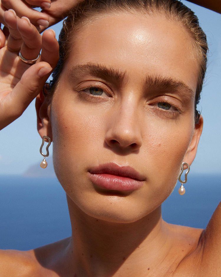 ONDA PEARL EARRINGS (STERLING SILVER) IMAGE 2