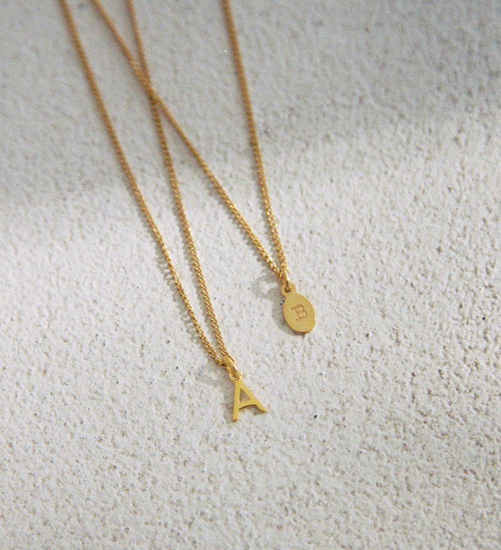 OUTLINE INITIAL NECKLACE A-Z (18K GOLD VERMEIL) IMAGE 6