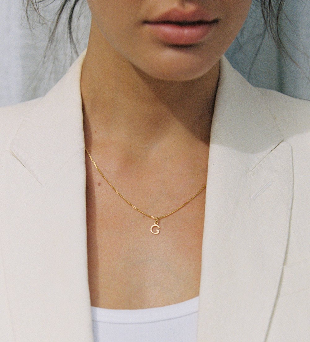 OUTLINE INITIAL NECKLACE A-Z (18K ROSE GOLD VERMEIL) - IMAGE 3