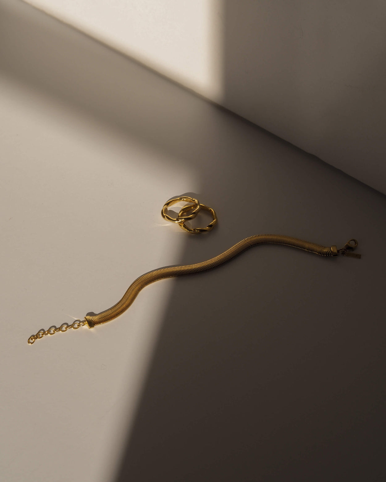 WAVE RING (18K GOLD VERMEIL) IMAGE 4